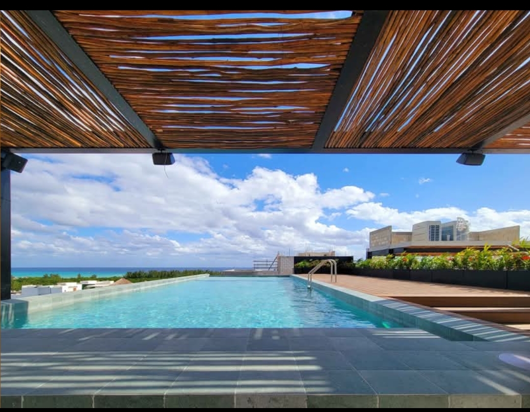 Alberca de Condo Macondo con vista al mar