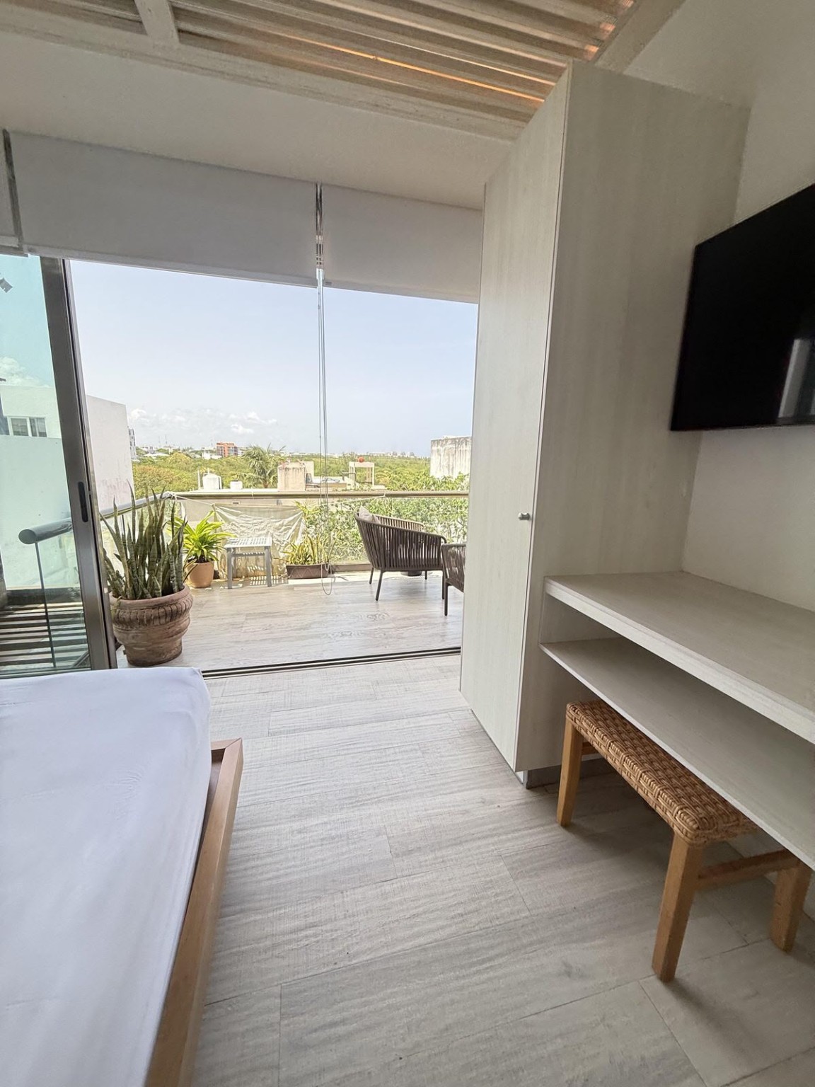 Recámara con acceso a la terraza