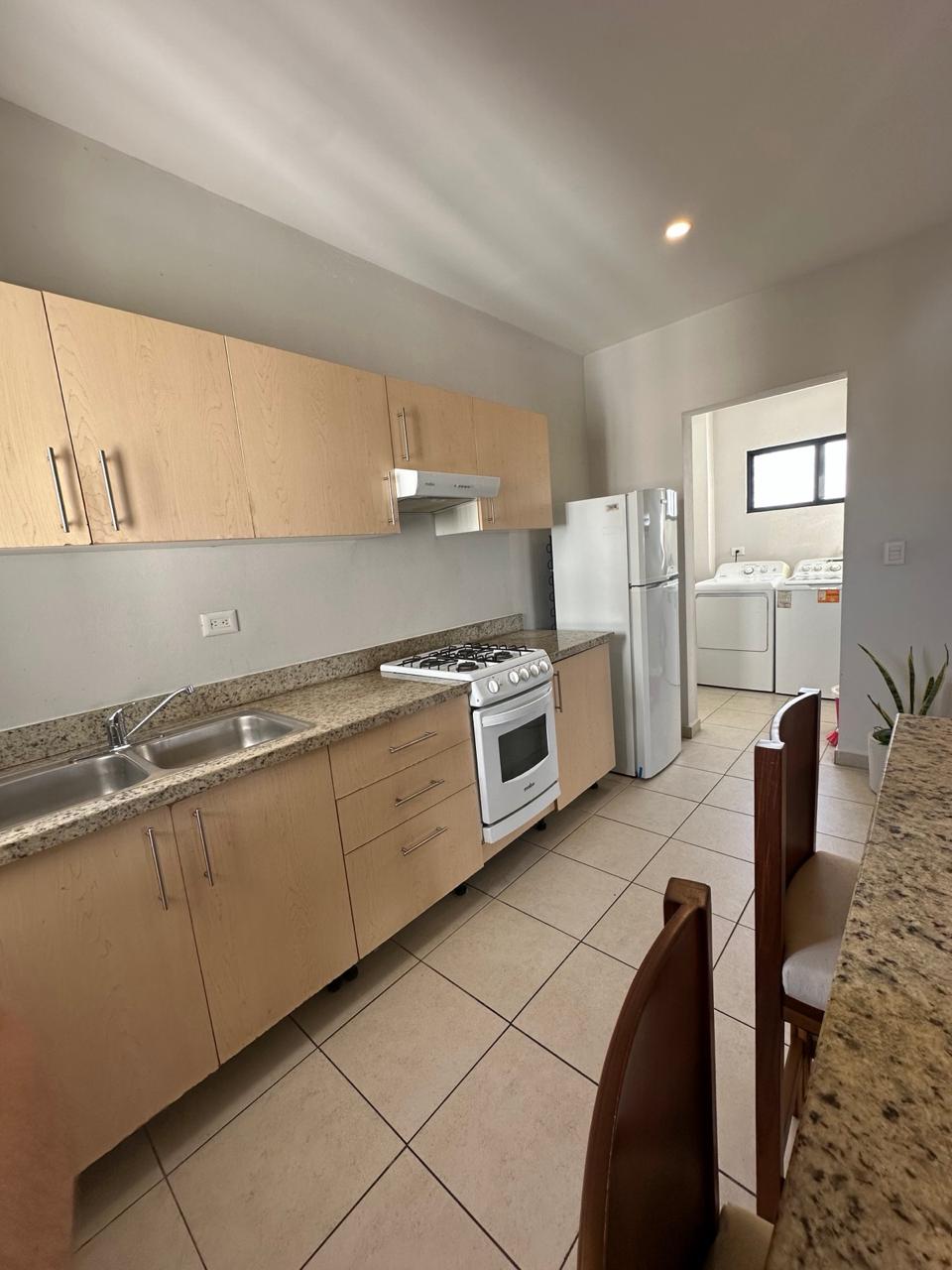 Cocina amplia y equipada